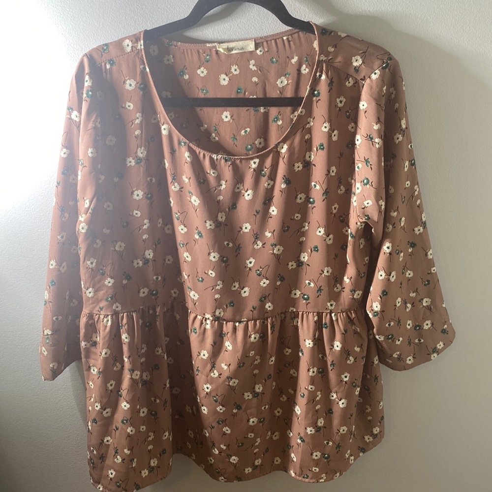 Les Amis Large Pink with white Flowers New Without Tags Perfect Condition